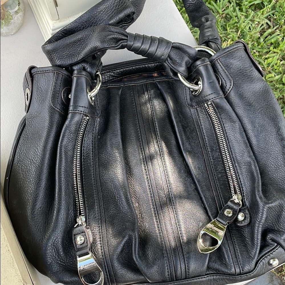 B Makowsky 100% Genuine Leather shoulder bag